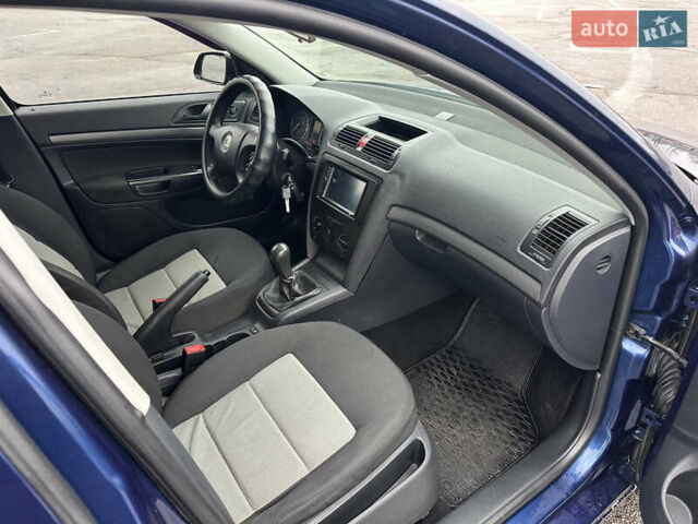 Черный Шкода Октавия, объемом двигателя 1.6 л и пробегом 246 тыс. км за 5500 $, фото 23 на Automoto.ua