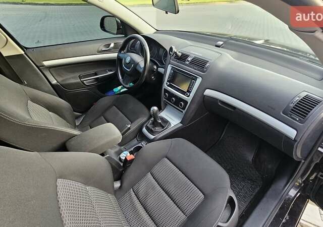 Чорний Шкода Октавія, об'ємом двигуна 1.8 л та пробігом 216 тис. км за 7700 $, фото 2 на Automoto.ua