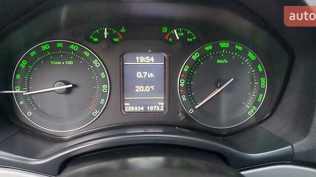 Черный Шкода Октавия, объемом двигателя 1.8 л и пробегом 236 тыс. км за 7100 $, фото 5 на Automoto.ua