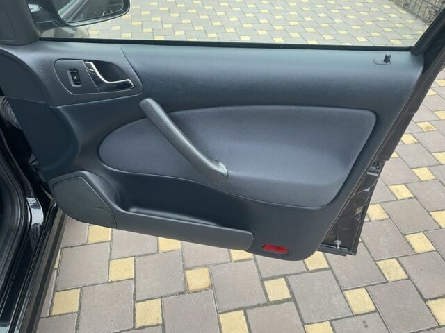 Черный Шкода Октавия, объемом двигателя 1.6 л и пробегом 201 тыс. км за 5900 $, фото 7 на Automoto.ua