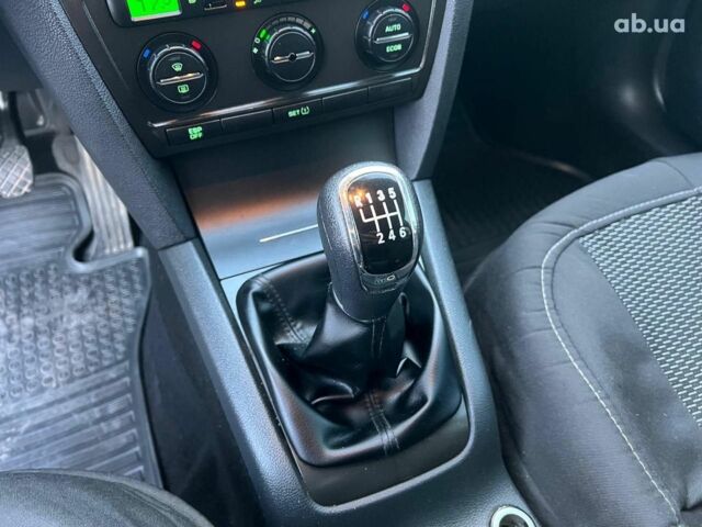 Чорний Шкода Октавія, об'ємом двигуна 2 л та пробігом 307 тис. км за 6990 $, фото 28 на Automoto.ua