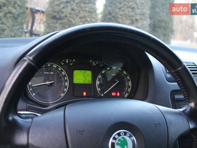 Черный Шкода Октавия, объемом двигателя 1.6 л и пробегом 215 тыс. км за 6390 $, фото 74 на Automoto.ua