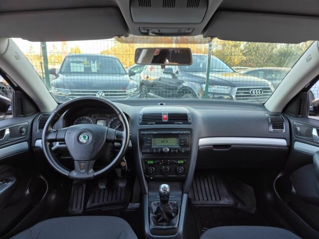 Черный Шкода Октавия, объемом двигателя 1.6 л и пробегом 239 тыс. км за 6955 $, фото 19 на Automoto.ua