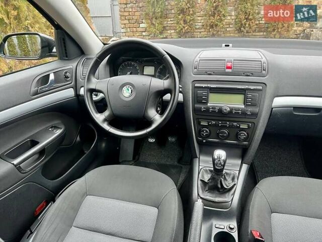 Черный Шкода Октавия, объемом двигателя 1.6 л и пробегом 198 тыс. км за 6700 $, фото 155 на Automoto.ua