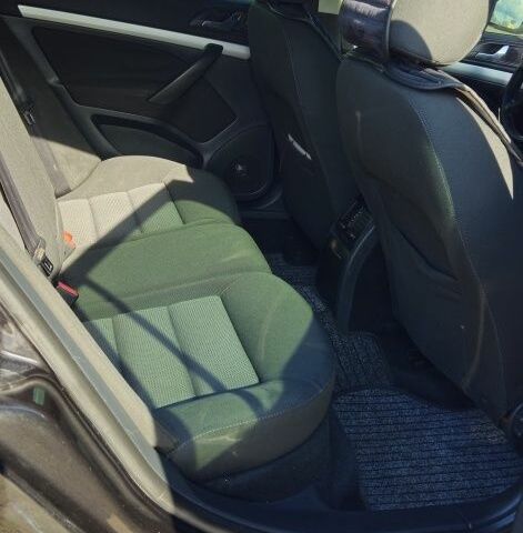 Черный Шкода Октавия, объемом двигателя 1.6 л и пробегом 252 тыс. км за 6200 $, фото 10 на Automoto.ua