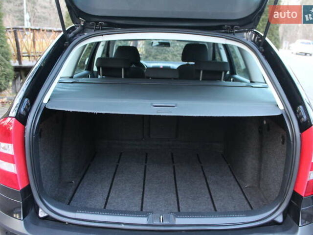 Черный Шкода Октавия, объемом двигателя 1.6 л и пробегом 215 тыс. км за 6390 $, фото 113 на Automoto.ua