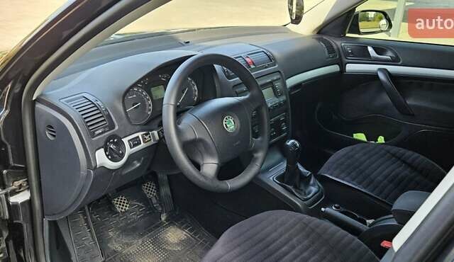 Чорний Шкода Октавія, об'ємом двигуна 1.6 л та пробігом 250 тис. км за 6500 $, фото 8 на Automoto.ua