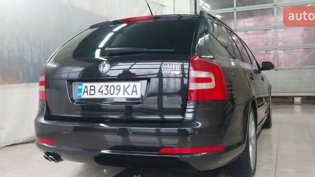 Черный Шкода Октавия, объемом двигателя 2 л и пробегом 310 тыс. км за 7800 $, фото 4 на Automoto.ua