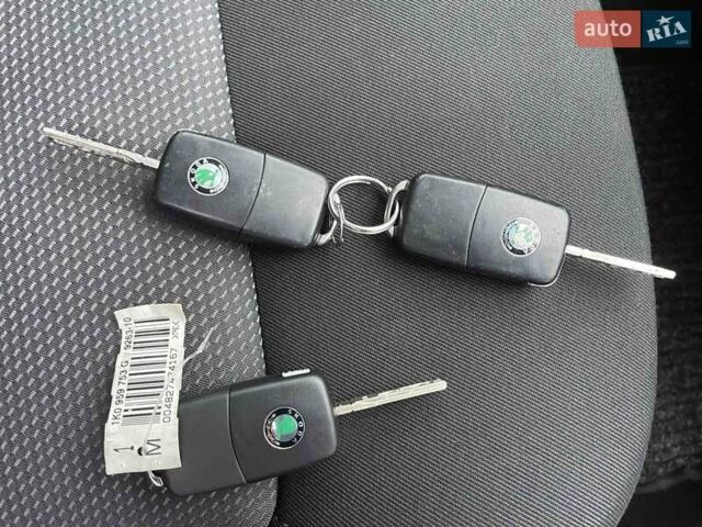 Черный Шкода Октавия, объемом двигателя 1.6 л и пробегом 193 тыс. км за 7650 $, фото 7 на Automoto.ua