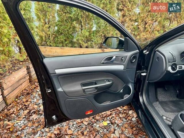 Черный Шкода Октавия, объемом двигателя 1.6 л и пробегом 198 тыс. км за 6700 $, фото 74 на Automoto.ua