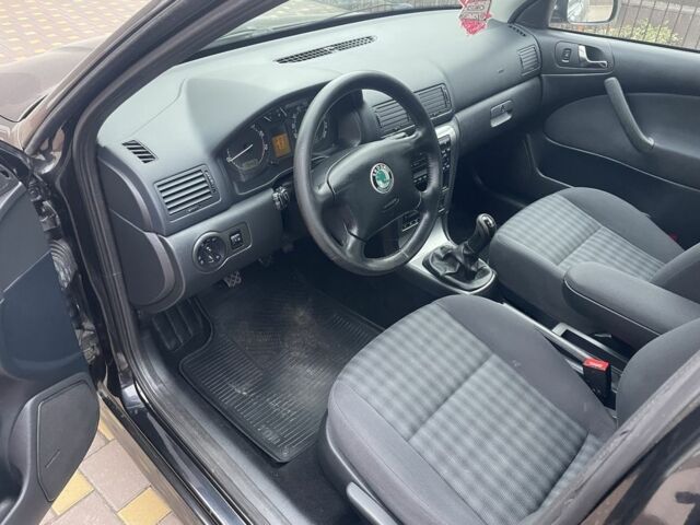 Черный Шкода Октавия, объемом двигателя 1.6 л и пробегом 201 тыс. км за 5900 $, фото 6 на Automoto.ua