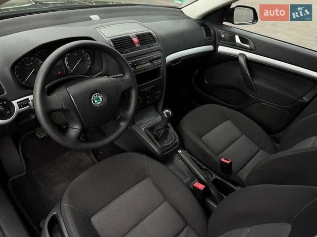 Черный Шкода Октавия, объемом двигателя 1.6 л и пробегом 201 тыс. км за 6900 $, фото 6 на Automoto.ua