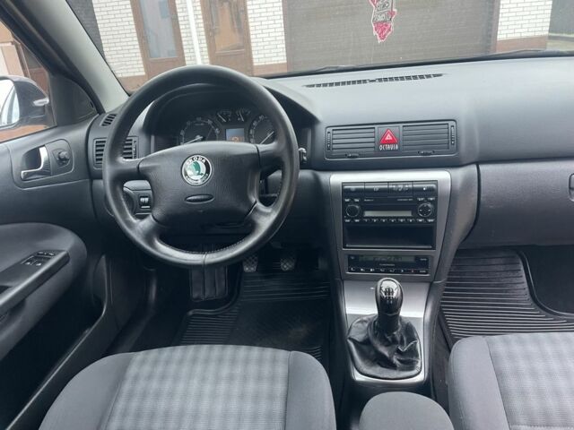 Черный Шкода Октавия, объемом двигателя 1.6 л и пробегом 201 тыс. км за 5900 $, фото 4 на Automoto.ua