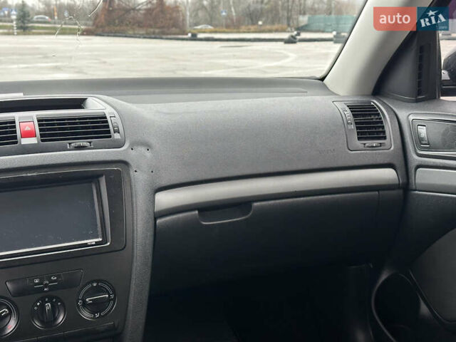 Черный Шкода Октавия, объемом двигателя 1.6 л и пробегом 246 тыс. км за 5500 $, фото 28 на Automoto.ua
