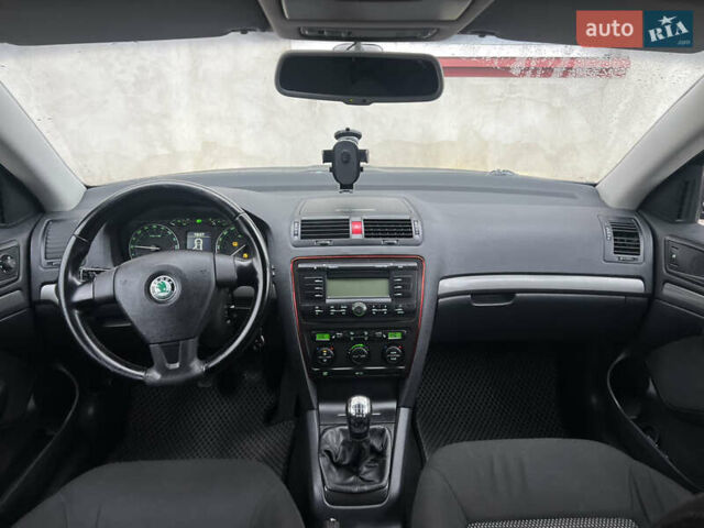Чорний Шкода Октавія, об'ємом двигуна 1.97 л та пробігом 382 тис. км за 7350 $, фото 9 на Automoto.ua