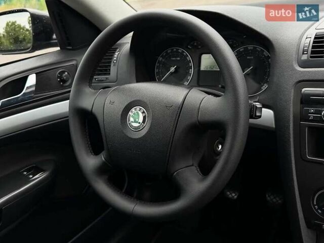 Черный Шкода Октавия, объемом двигателя 1.6 л и пробегом 201 тыс. км за 6900 $, фото 9 на Automoto.ua
