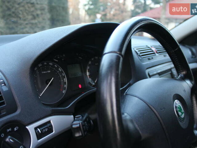 Черный Шкода Октавия, объемом двигателя 1.6 л и пробегом 215 тыс. км за 6390 $, фото 82 на Automoto.ua