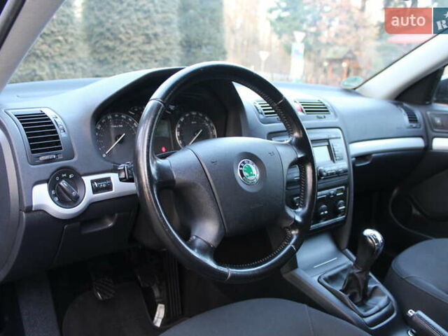 Чорний Шкода Октавія, об'ємом двигуна 1.6 л та пробігом 215 тис. км за 5990 $, фото 78 на Automoto.ua