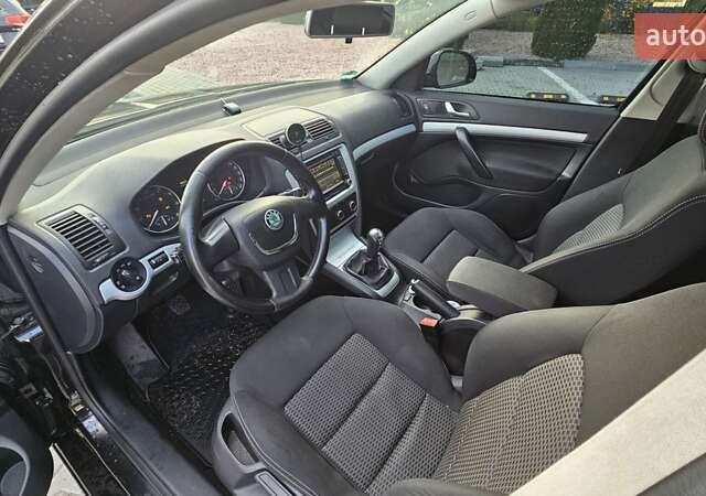 Чорний Шкода Октавія, об'ємом двигуна 1.8 л та пробігом 216 тис. км за 7700 $, фото 4 на Automoto.ua