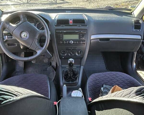 Чорний Шкода Октавія, об'ємом двигуна 1.6 л та пробігом 341 тис. км за 6200 $, фото 5 на Automoto.ua