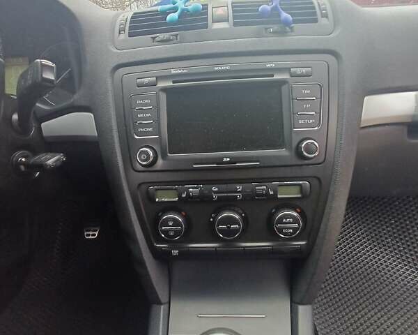 Черный Шкода Октавия, объемом двигателя 2 л и пробегом 312 тыс. км за 6800 $, фото 13 на Automoto.ua