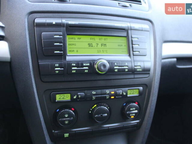 Черный Шкода Октавия, объемом двигателя 1.6 л и пробегом 215 тыс. км за 6390 $, фото 60 на Automoto.ua