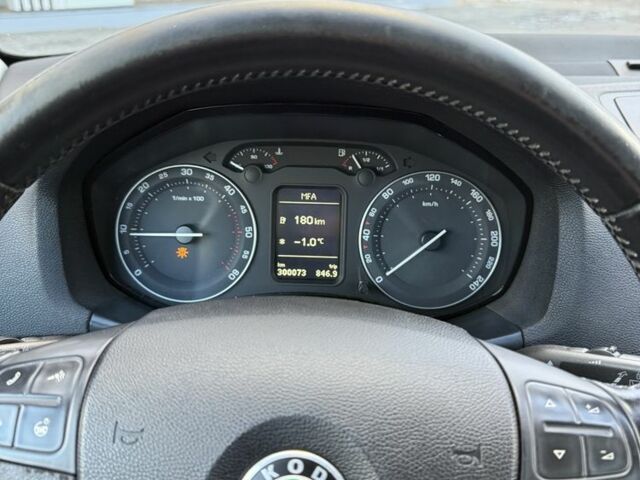 Черный Шкода Октавия, объемом двигателя 1.9 л и пробегом 280 тыс. км за 3550 $, фото 12 на Automoto.ua