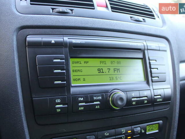 Чорний Шкода Октавія, об'ємом двигуна 1.6 л та пробігом 215 тис. км за 5990 $, фото 62 на Automoto.ua