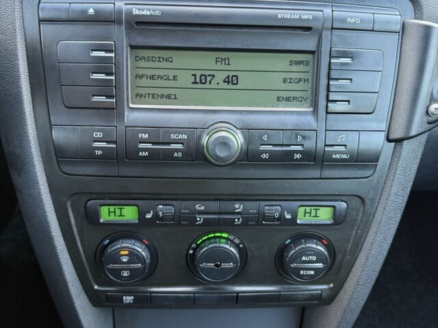 Черный Шкода Октавия, объемом двигателя 1.9 л и пробегом 280 тыс. км за 3550 $, фото 11 на Automoto.ua