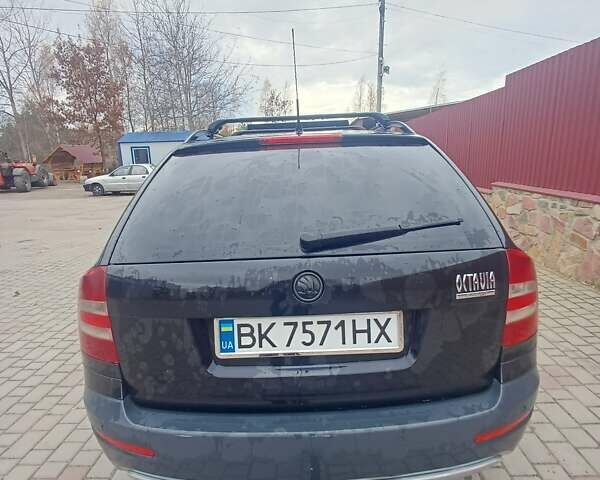 Черный Шкода Октавия, объемом двигателя 2 л и пробегом 312 тыс. км за 6800 $, фото 2 на Automoto.ua
