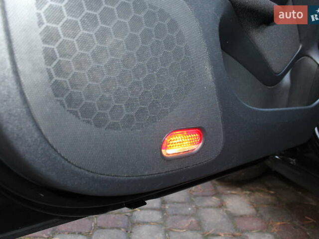 Черный Шкода Октавия, объемом двигателя 1.6 л и пробегом 215 тыс. км за 6390 $, фото 86 на Automoto.ua