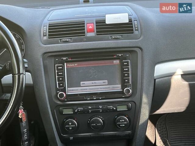 Черный Шкода Октавия, объемом двигателя 1.8 л и пробегом 202 тыс. км за 6550 $, фото 9 на Automoto.ua