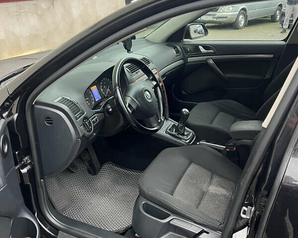 Чорний Шкода Октавія, об'ємом двигуна 1.97 л та пробігом 382 тис. км за 7350 $, фото 7 на Automoto.ua