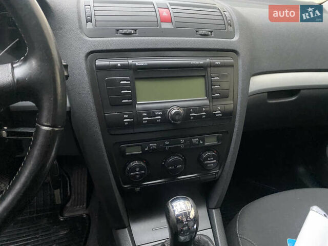 Черный Шкода Октавия, объемом двигателя 1.6 л и пробегом 230 тыс. км за 6800 $, фото 15 на Automoto.ua