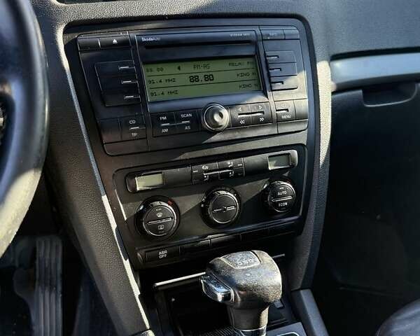 Чорний Шкода Октавія, об'ємом двигуна 2 л та пробігом 315 тис. км за 6100 $, фото 6 на Automoto.ua