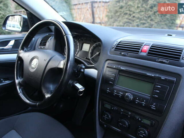 Черный Шкода Октавия, объемом двигателя 1.6 л и пробегом 215 тыс. км за 6390 $, фото 106 на Automoto.ua