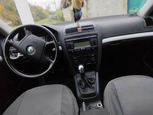 Чорний Шкода Октавія, об'ємом двигуна 1.6 л та пробігом 223 тис. км за 7100 $, фото 14 на Automoto.ua