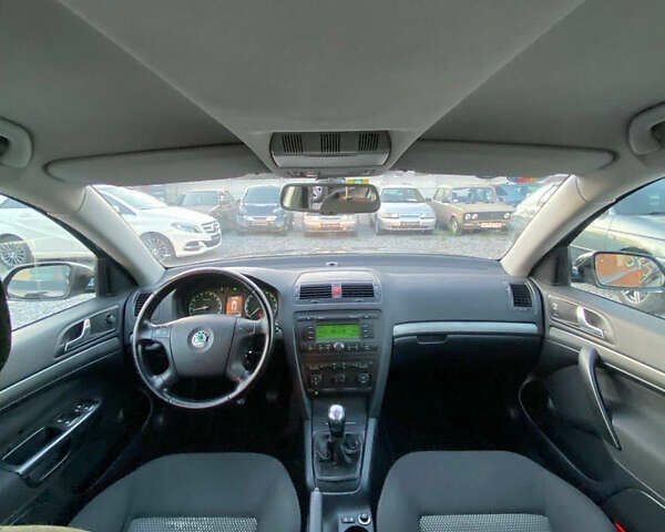 Чорний Шкода Октавія, об'ємом двигуна 1.8 л та пробігом 203 тис. км за 7300 $, фото 8 на Automoto.ua