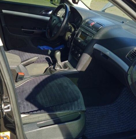 Черный Шкода Октавия, объемом двигателя 1.6 л и пробегом 252 тыс. км за 6200 $, фото 9 на Automoto.ua