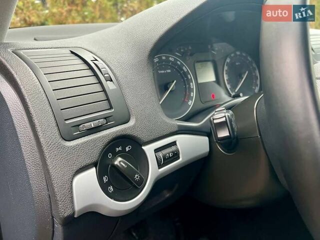 Черный Шкода Октавия, объемом двигателя 1.6 л и пробегом 198 тыс. км за 6700 $, фото 70 на Automoto.ua