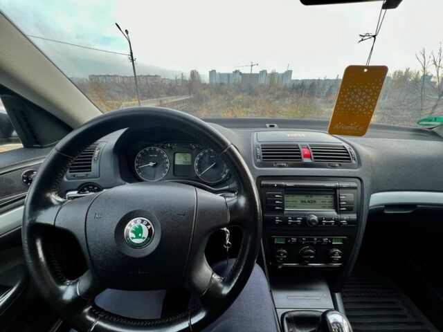 Чорний Шкода Октавія, об'ємом двигуна 1.6 л та пробігом 201 тис. км за 6999 $, фото 16 на Automoto.ua
