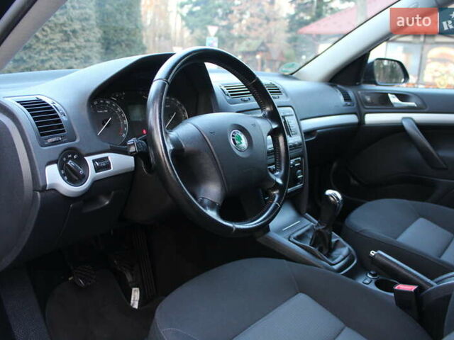 Черный Шкода Октавия, объемом двигателя 1.6 л и пробегом 215 тыс. км за 6390 $, фото 79 на Automoto.ua