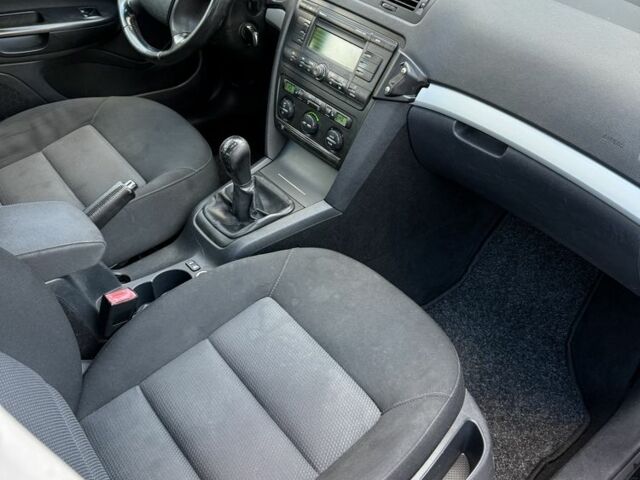 Черный Шкода Октавия, объемом двигателя 1.9 л и пробегом 280 тыс. км за 3550 $, фото 10 на Automoto.ua