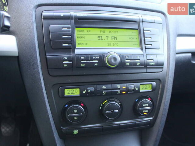 Черный Шкода Октавия, объемом двигателя 1.6 л и пробегом 215 тыс. км за 6390 $, фото 59 на Automoto.ua