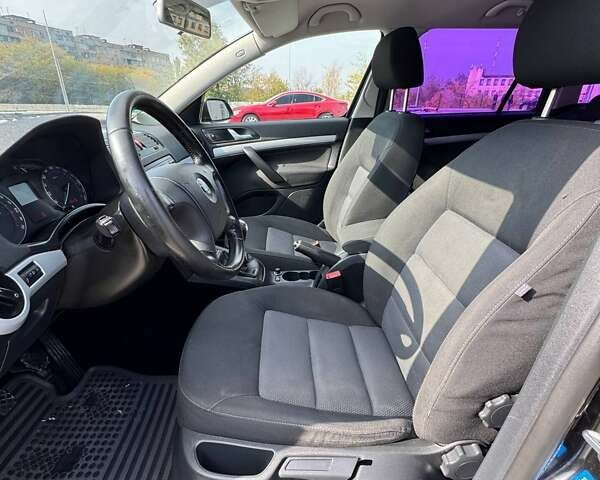 Черный Шкода Октавия, объемом двигателя 1.6 л и пробегом 212 тыс. км за 6999 $, фото 7 на Automoto.ua