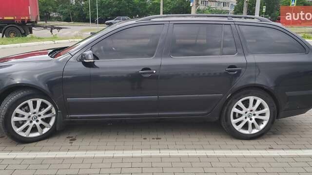 Черный Шкода Октавия, объемом двигателя 1.8 л и пробегом 300 тыс. км за 5000 $, фото 1 на Automoto.ua