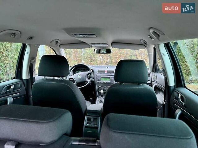 Чорний Шкода Октавія, об'ємом двигуна 1.8 л та пробігом 182 тис. км за 5999 $, фото 137 на Automoto.ua