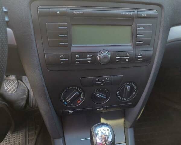 Черный Шкода Октавия, объемом двигателя 1.6 л и пробегом 193 тыс. км за 5500 $, фото 7 на Automoto.ua