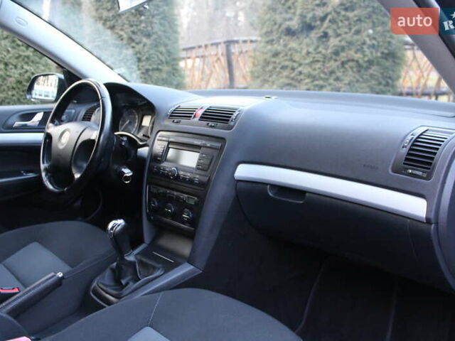 Черный Шкода Октавия, объемом двигателя 1.6 л и пробегом 215 тыс. км за 6390 $, фото 103 на Automoto.ua