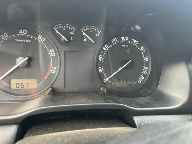 Черный Шкода Октавия, объемом двигателя 1.6 л и пробегом 270 тыс. км за 4500 $, фото 11 на Automoto.ua